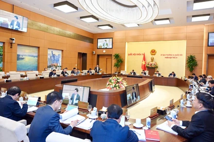 Phiên họp thứ 21 của Ủy ban Thường vụ Quốc hội cho ý kiến về dự án Luật Nhà ở (sửa đổi). (Ảnh DUY LINH)