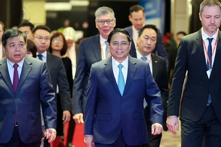 Vững tay lái, chắc tay chèo vượt sóng cả