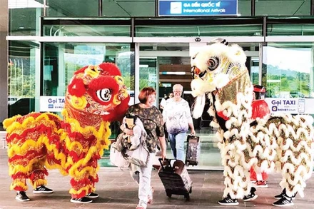 Du khách đến từ Liên bang Nga được chào đón nồng nhiệt tại Phú Quốc, Kiên Giang.