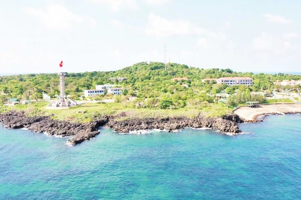 Cồn Cỏ đẹp, hoang sơ, được ví như báu vật của biển.