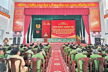 Quang cảnh buổi sinh hoạt chính trị.