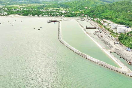 Khu cảng Liên Chiểu đang được khẩn trương xây dựng.