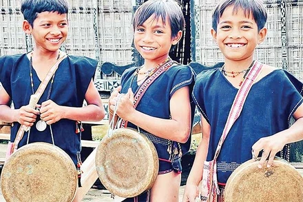 Thành viên đội chiêng thiếu nhi làng Mơ Hra Đáp, xã Kông Lơng Khơng, huyện Kbang, tỉnh Gia Lai.