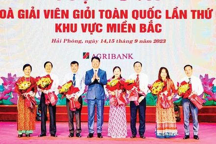 Tại lễ khai mạc hội thi. (Ảnh NGÔ QUANG DŨNG)