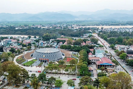 Trên nền chiến trường xưa, Điện Biên Phủ hôm nay đang đổi thay từng ngày. (Ảnh THÀNH ĐẠT)