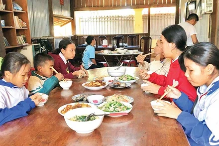 “Bếp ăn tình thương” được Đội công tác địa bàn thuộc Đồn Biên phòng quốc tế Cửa khẩu Lệ Thanh, huyện Đức Cơ, tỉnh Gia Lai duy trì nhiều năm nay.