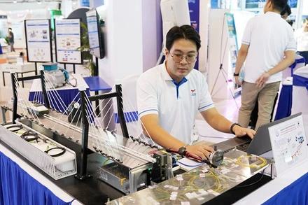 Một gian hàng trình diễn công nghệ tại sự kiện “Kết nối công nghệ và đổi mới sáng tạo Việt Nam” tại Quảng Ninh.