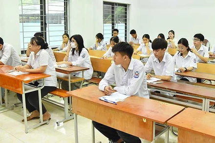 Thí sinh trước giờ làm bài thi môn Ngữ văn tại điểm thi Trường THPT Lê Hồng Phong, thành phố Hà Giang, tỉnh Hà Giang. (Ảnh MỸ HÀ)