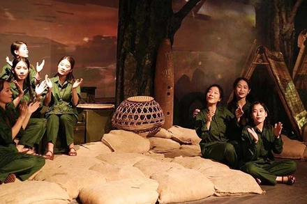 Một cảnh trong vở diễn Huyền thoại tuổi thanh xuân. (Ảnh MINH GIANG)