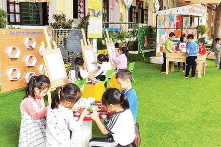 Trường mầm non xã Phụng Thượng, huyện Phúc Thọ được hỗ trợ đầu tư xây dựng khang trang, đáp ứng nhu cầu của người dân trên địa bàn. (Ảnh ANH SA)