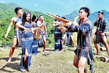 Vũ điệu của người Cơ Ho.