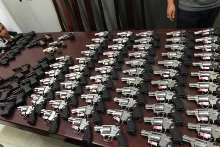 Số lượng súng Công an thu giữ của các đối tượng tại kho hàng ở thành phố Nha Trang, tỉnh Khánh Hòa. 