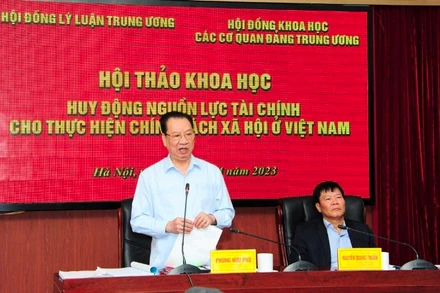 GS,TS Phùng Hữu Phú và GS,TS Nguyễn Quang Thuấn đồng chủ trì Hội thảo. (Ảnh: Thanh Lâm) 