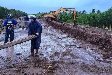 Lãnh đạo Cà Mau yêu cầu xuống ngay cơ sở xử lý thiệt hại do thiên tai, triều cường 