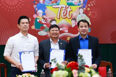 Lãnh đạo Tổng Liên đoàn Lao động Việt Nam; Trung ương Đoàn Thanh niên Cộng sản Hồ Chí Minh; Tổng Công ty Cổ phần Bia-Rượu-Nước giải khát Sài Gòn ký kết thỏa thuận hợp tác, chung tay thực hiện Chương trình "Cùng nhau làm nên Tết”.