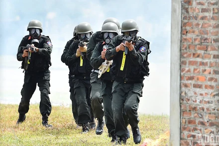 [Ảnh] Khóa huấn luyện đặc biệt của các chiến sĩ cảnh sát cơ động 