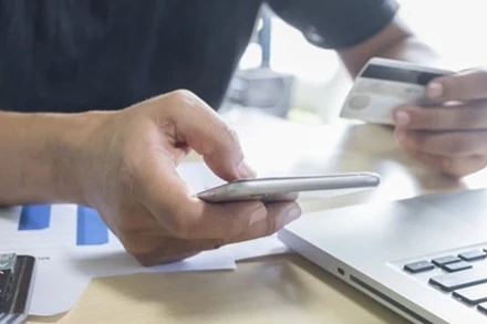 Bộ Tài chính sẽ tổ chức công bố (số điện thoại, email) để tiếp nhận thông tin phản ảnh của người dân và doanh nghiệp về các sản phẩm bảo hiểm biến tướng. (Ảnh minh họa/Nguồn: TTXVN)