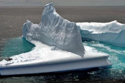 Băng trôi ngoài khơi Dunedin, New Zealand. (Nguồn: AFP/TTXVN) 