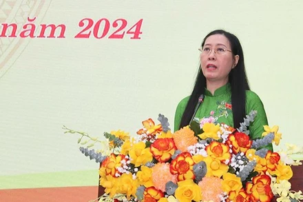 Ủy viên Trung ương Đảng, Bí thư Tỉnh ủy, Chủ tịch Hội đồng nhân dân tỉnh Quảng Ngãi Bùi Thị Quỳnh Vân phát biểu khai mạc kỳ họp.