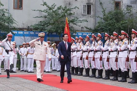 Chủ tịch nước thăm, kiểm tra công tác sẵn sàng chiến đấu, chúc Tết tại Bộ Tư lệnh Cảnh vệ và Bộ Tư lệnh Cảnh sát cơ động