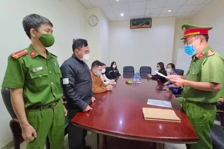 Tổng Giám đốc Công ty cổ phần Đầu tư phát triển nhà Đà Nẵng Nguyễn Quang Trung bị khởi tố, bắt tạm giam ngày 7/12/2021 về tội vi phạm quy định về quản lý, sử dụng tài sản nhà nước gây thất thoát, lãng phí. 