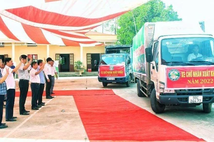 Xe chở nhãn xuất khẩu tại sự kiện.