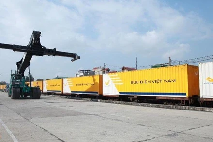 Việc sử dụng dịch vụ vận chuyển nội địa giúp doanh nghiệp tiết kiệm chi phí. 