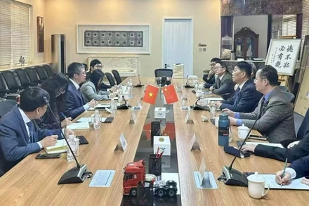 Toàn cảnh cuộc làm việc.