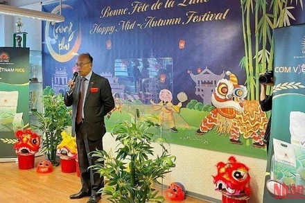 Cơm Việt Nam trên bàn ăn của người Pháp