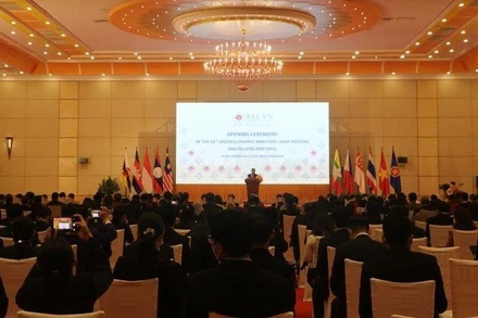 Thủ tướng Campuchia Samdech Techo Hun Sen đọc diễn văn khai mạc hội nghị.