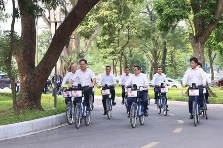 [Ảnh] Thủ tướng Phạm Minh Chính và Thủ tướng Hà Lan dạo phố Hà Nội