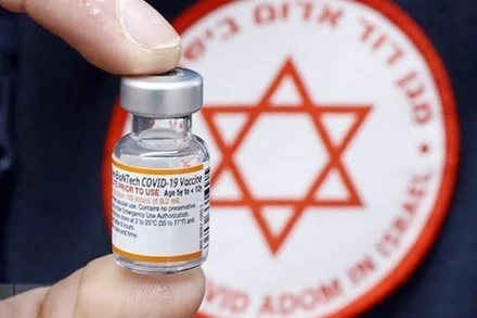 Vaccine phòng Covid-19 cho trẻ em của hãng dược Pfizer-BioNtech. (Ảnh: AFP/TTXVN)