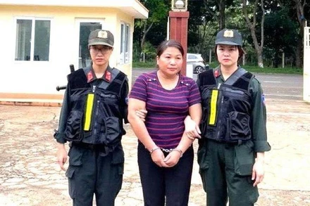 Bắt đối tượng trốn truy nã về tội danh làm giả tài liệu cơ quan, tổ chức