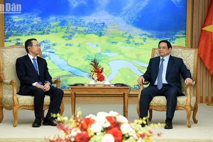 Thủ tướng Phạm Minh Chính tiếp ông Ishiguro Norihiko, Chủ tịch Tổ chức Xúc tiến thương mại Nhật Bản (JETRO). (Ảnh: Trần Hải)