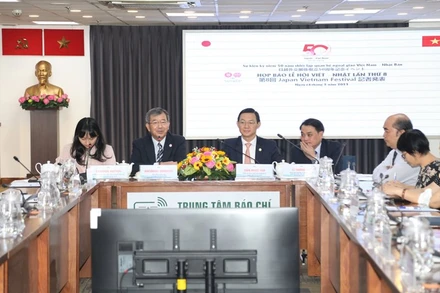 Quang cảnh buổi họp báo.