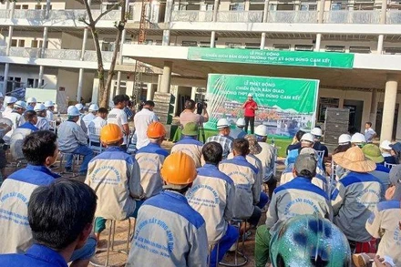 Tổng Giám đốc Tập đoàn Trung Nam Nguyễn Tâm Tiến phát động chiến dịch thi công 30 ngày đêm, từ 29/7 đến 29/8 để sớm hoàn thành và bàn giao Trường THPT Kỳ Sơn vào sử dụng đúng như cam kết.