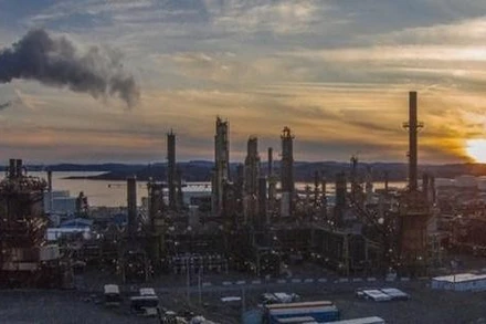 Nhà máy lọc dầu ở Come By Chance. (Nguồn: vocm.com) 