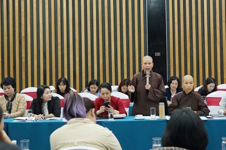 Sư cô Lỗ Nghiêm (chùa Đình Quán) chia sẻ các thông tin tại buổi tập huấn.