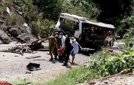 Hiện trường một vụ tai nạn ở Lào.