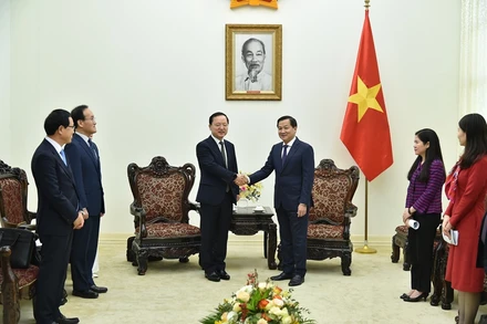 Phó Thủ tướng Lê Minh Khái tiếp Tổng Giám đốc Tập đoàn Samsung Electronics, ông Park Hark Kyu. (Ảnh: VGP)