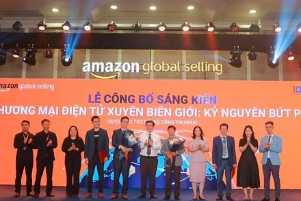 Lễ ký kết biên bản ghi nhớ và công bố sáng kiến “Thương mại điện tử xuyên biên giới: Kỷ nguyên bứt phá” do Cục Thương mại điện tử và Kinh tế số (iDEA) - Bộ Công thương và Amazon Global Selling Việt Nam đã tổ chức tháng 8/2022. (Ảnh: Bộ Công thương)