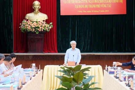 Đồng chí Đỗ Văn Chiến, Bí thư Trung ương Đảng, Chủ tịch Ủy ban Trung ương Mặt trận Tổ quốc Việt Nam, Trưởng Đoàn Kiểm tra 891 phát biểu tại hội nghị.