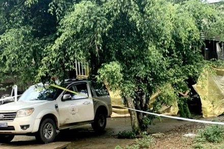 Cơ quan chức năng phong tỏa hiện trường, điều tra vụ việc.