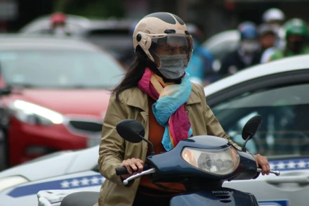 [Ảnh] Hà Nội ngày đón không khí lạnh đầu mùa