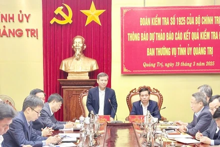 Bí thư Trung ương Đảng, Chánh án Tòa án nhân dân tối cao Lê Minh Trí phát biểu tại buổi làm việc. 