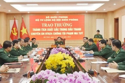 Lễ trao thưởng thành tích xuất sắc trong đấu tranh chuyên án HT624 chống tội phạm ma tuý