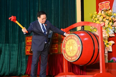 [Ảnh] Chủ tịch Quốc hội dự khai giảng năm học mới tại Trường Hữu nghị T78