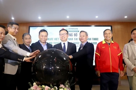 Lãnh đạo VFF và nhà tài trợ tại lễ công bố.