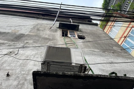 Vị trí bức tường được nhóm 4 người đập thủng để cứu các nạn nhân.