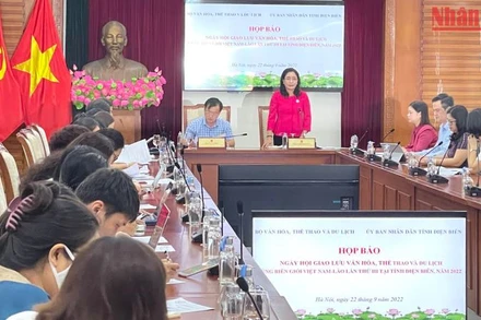 Toàn cảnh cuộc họp báo. 